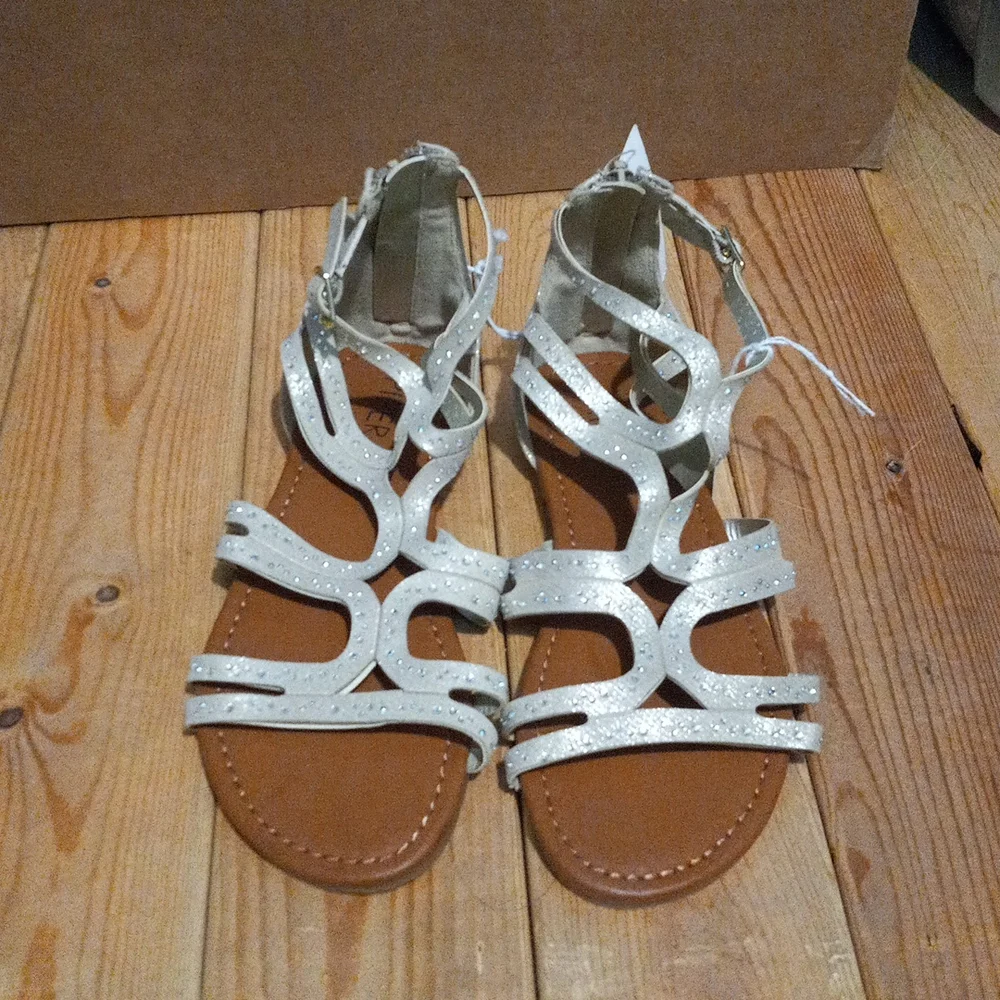 Girl gold sandals